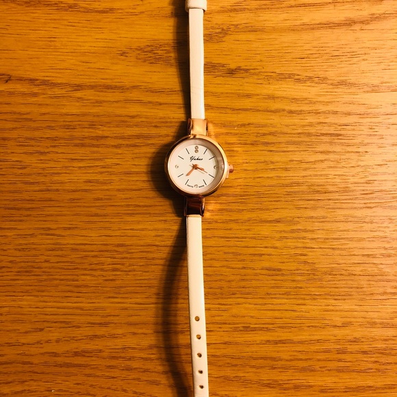 White thin bracelet watch - Picture 3 of 4